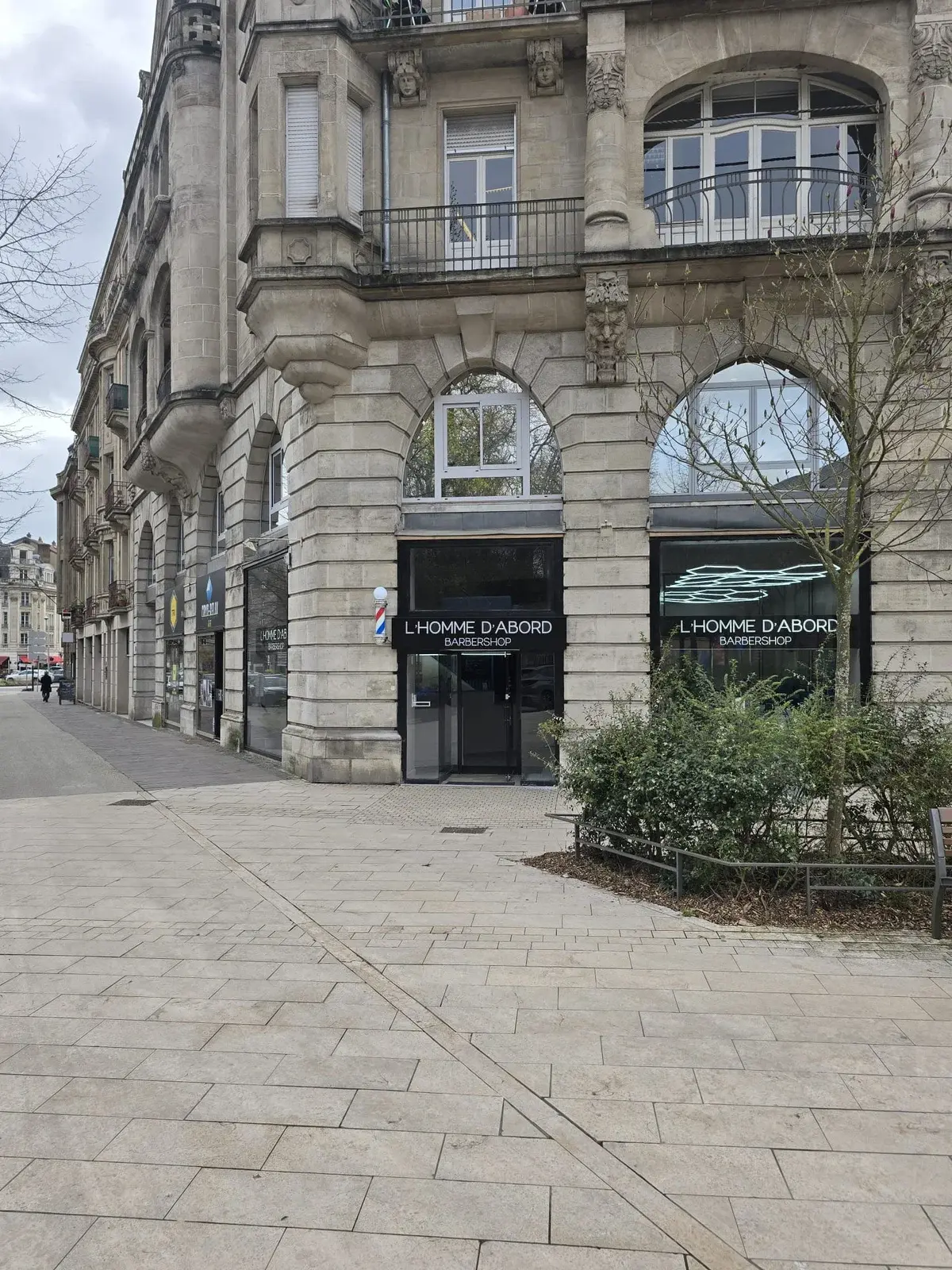 L'Homme d'Abord Salon