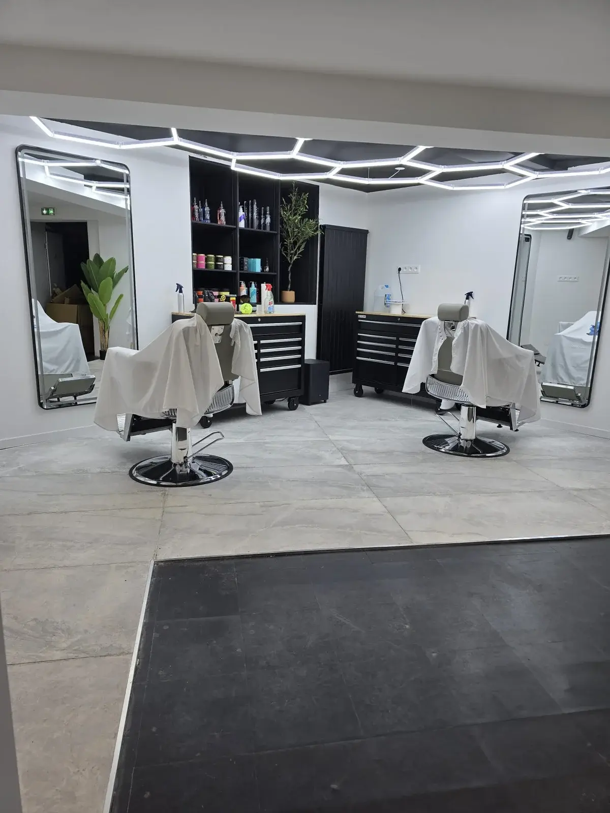 L'Homme d'Abord Salon